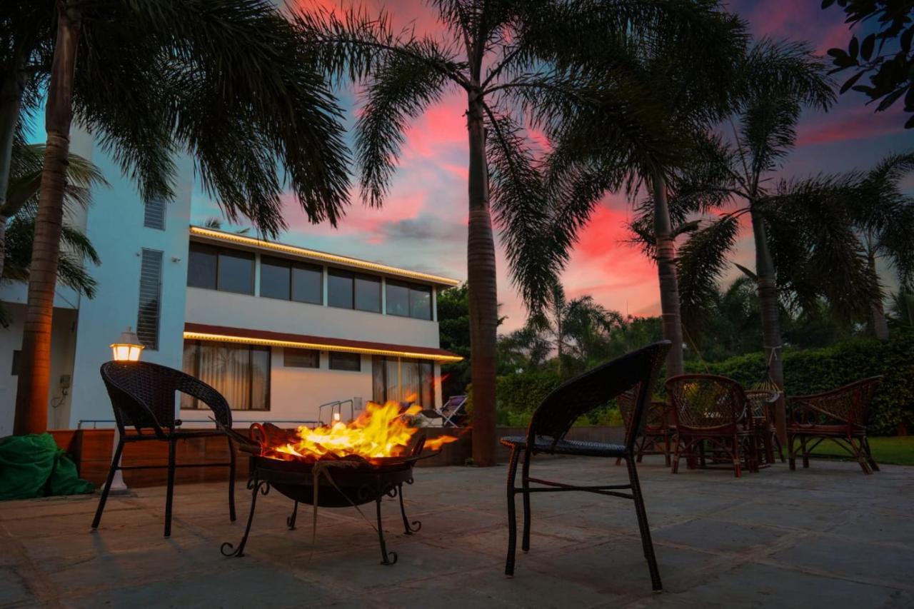 White Coco House 4Bhk Villa Nashik Eksteriør billede